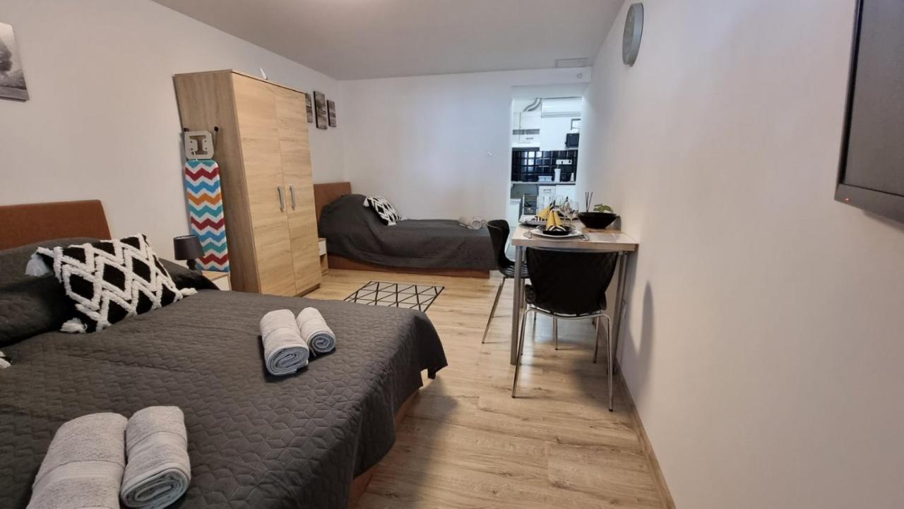 Holiness Apartmanok Szegedin Exterior foto