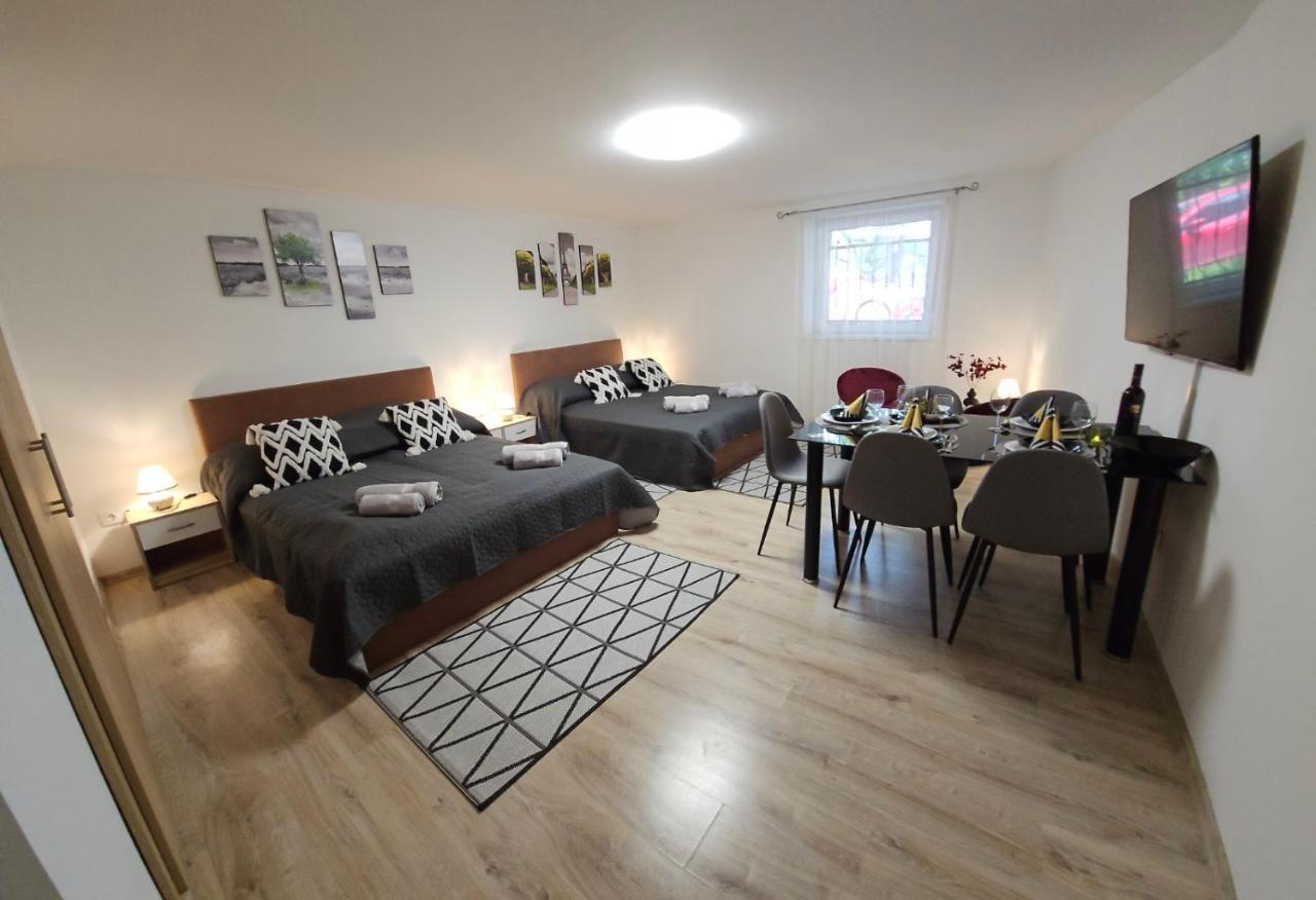 Holiness Apartmanok Szegedin Exterior foto