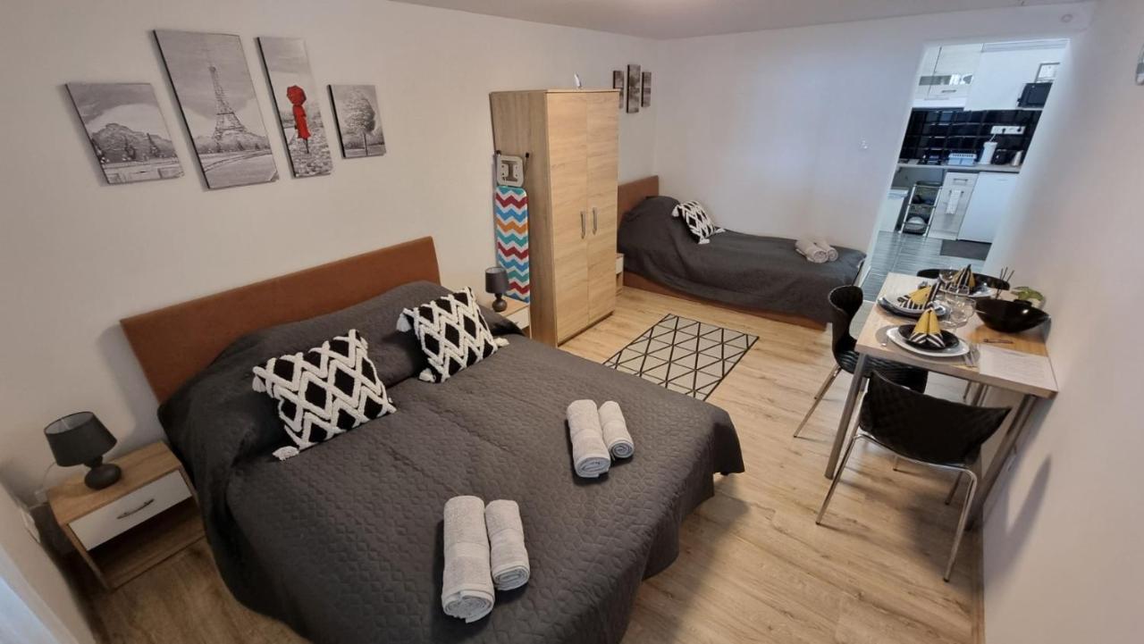 Holiness Apartmanok Szegedin Exterior foto