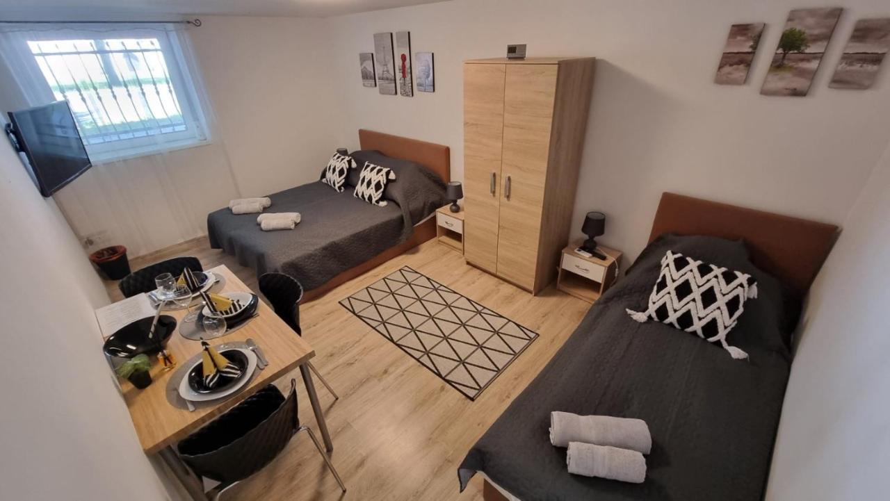 Holiness Apartmanok Szegedin Exterior foto